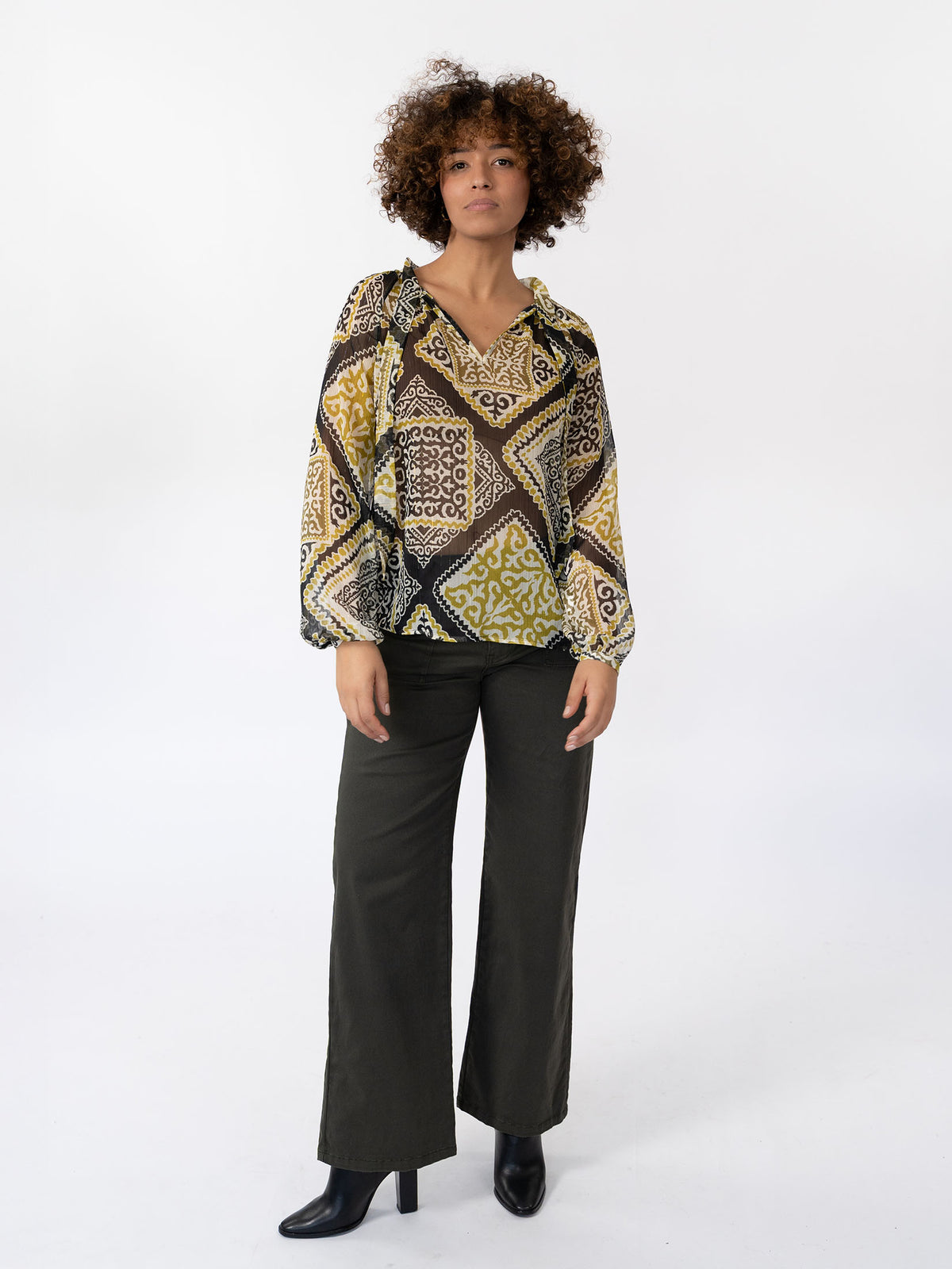 RHEA - Jean large stretch brodé vert