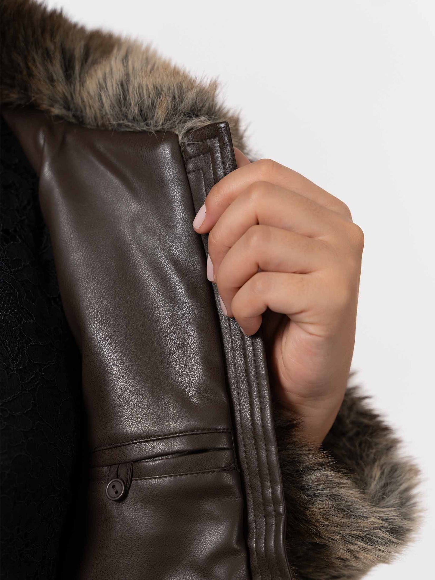 POEBE - Blouson en fausse fourrure